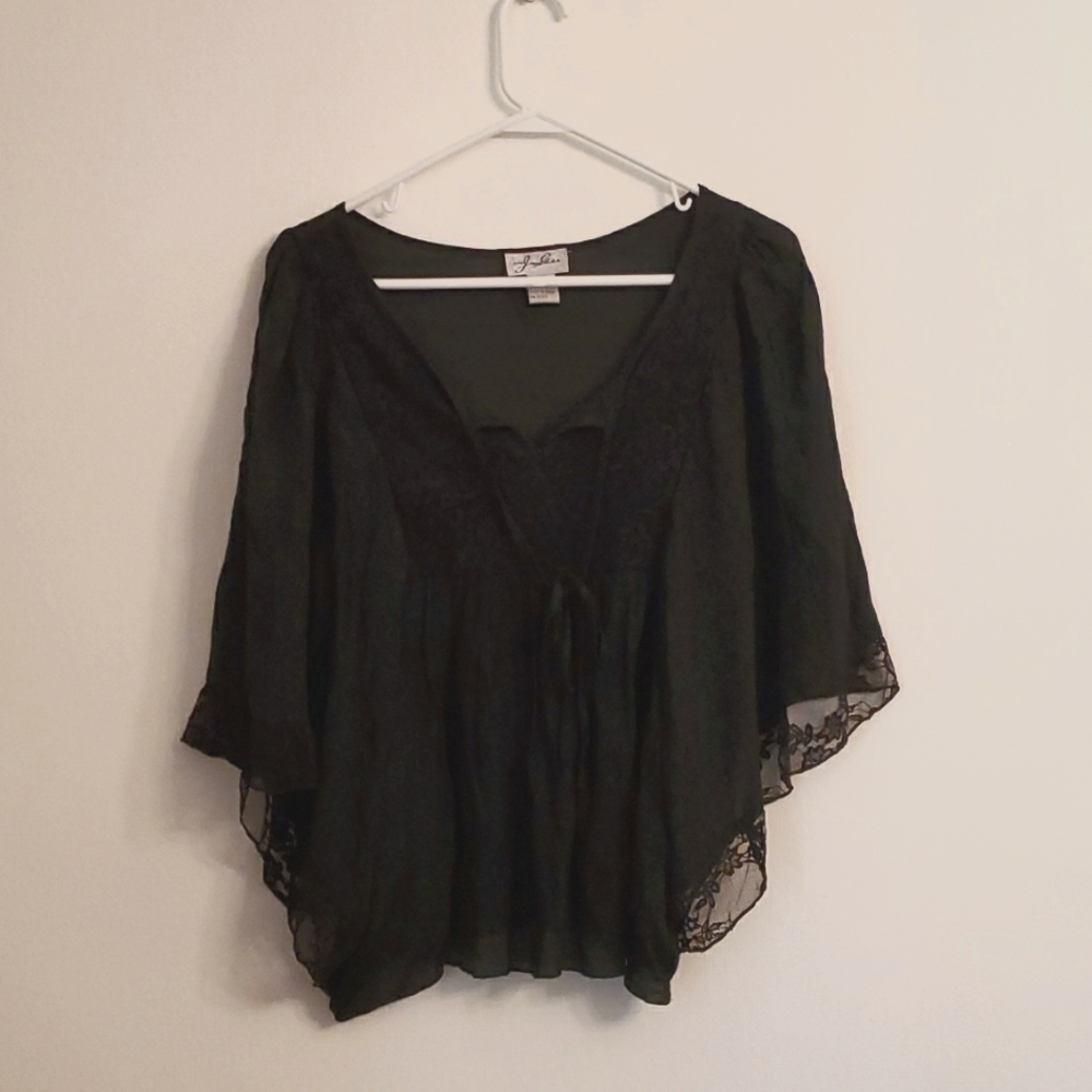 Wing Sleeve Lace Top